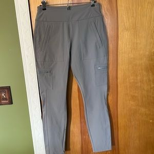 Athleta Headlands Hybrid Cargo Tights size 8